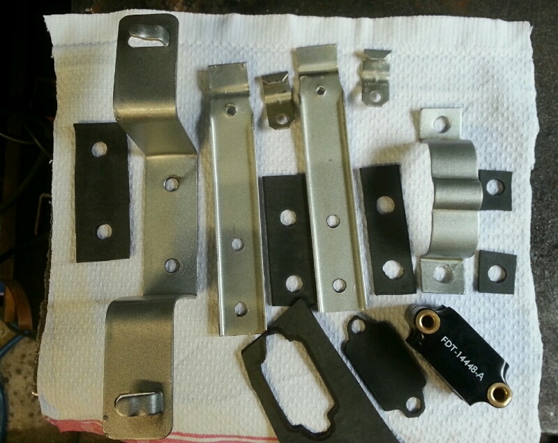 Kleinteile vorbereitet und versehen mit Gummiunterlagen.