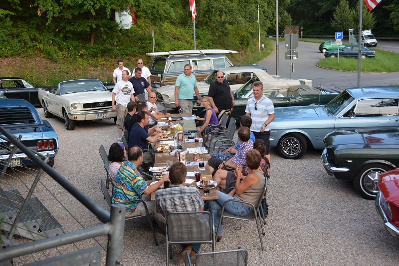 Alle da, außer Peter. Der vergnügt sich mit dem ADAC