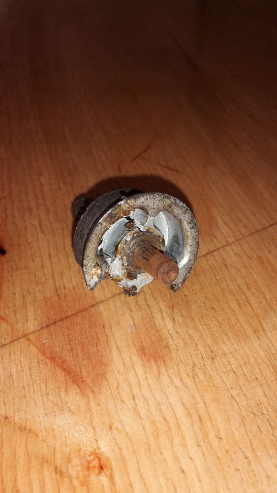 Und hier das defekte Gussgehäuse separiert