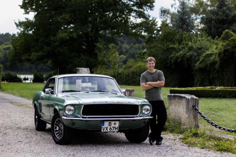 Mustang2_s.jpg