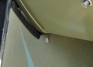 Mittelkonsole Schraube rechts.jpg