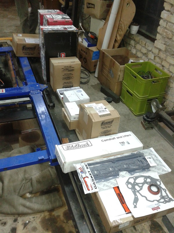 2016-02-09 19-10 Teile für den Motorenbau sind angekommen 2.jpg