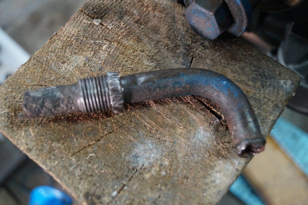 2016-03-31 15-53 Mustang fehlende Motorteile 4.jpg