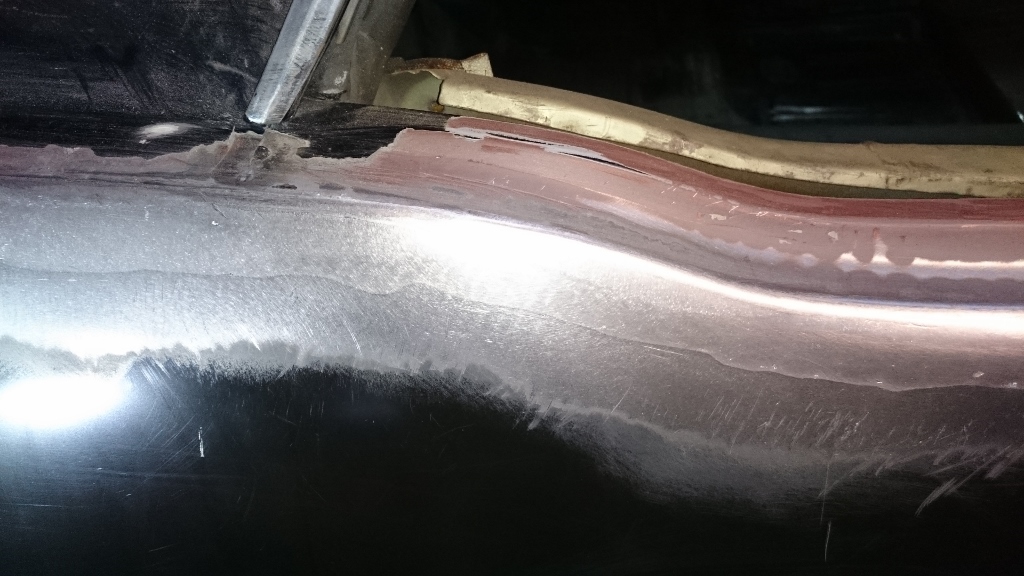 Ach fast vergessen, die Bleche gingen nach viel fluchen, leichtem nachbiegen und gefühlten tausen zangen sehr gut rein. Würde nur behaupten das es so 5mm zu lang ist, mal sehen beim zusammen setzten.