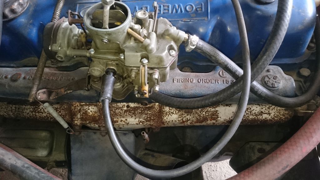 Schlauch vom Zündverteiler zum Vergaser
