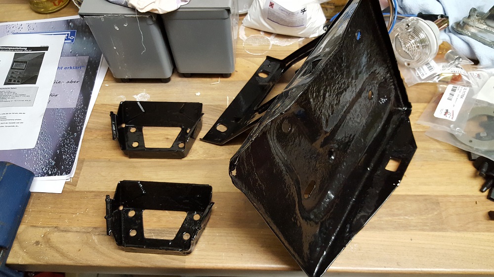 Überarbeitung Retainer Sidemarker und Batteriehalter...