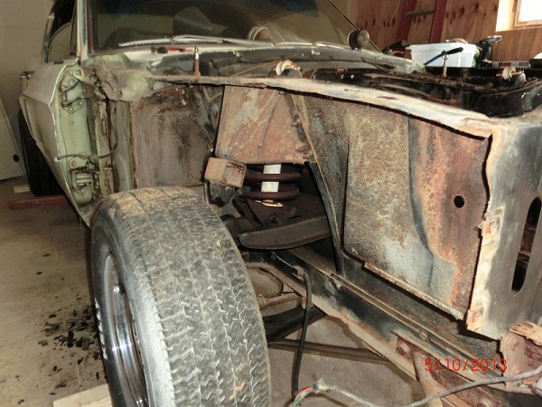 Kotflügel auf Beifahrerseite demontiert