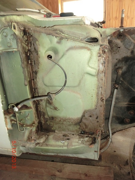 Stehblech unterhalb Cowls Beifahrerseite