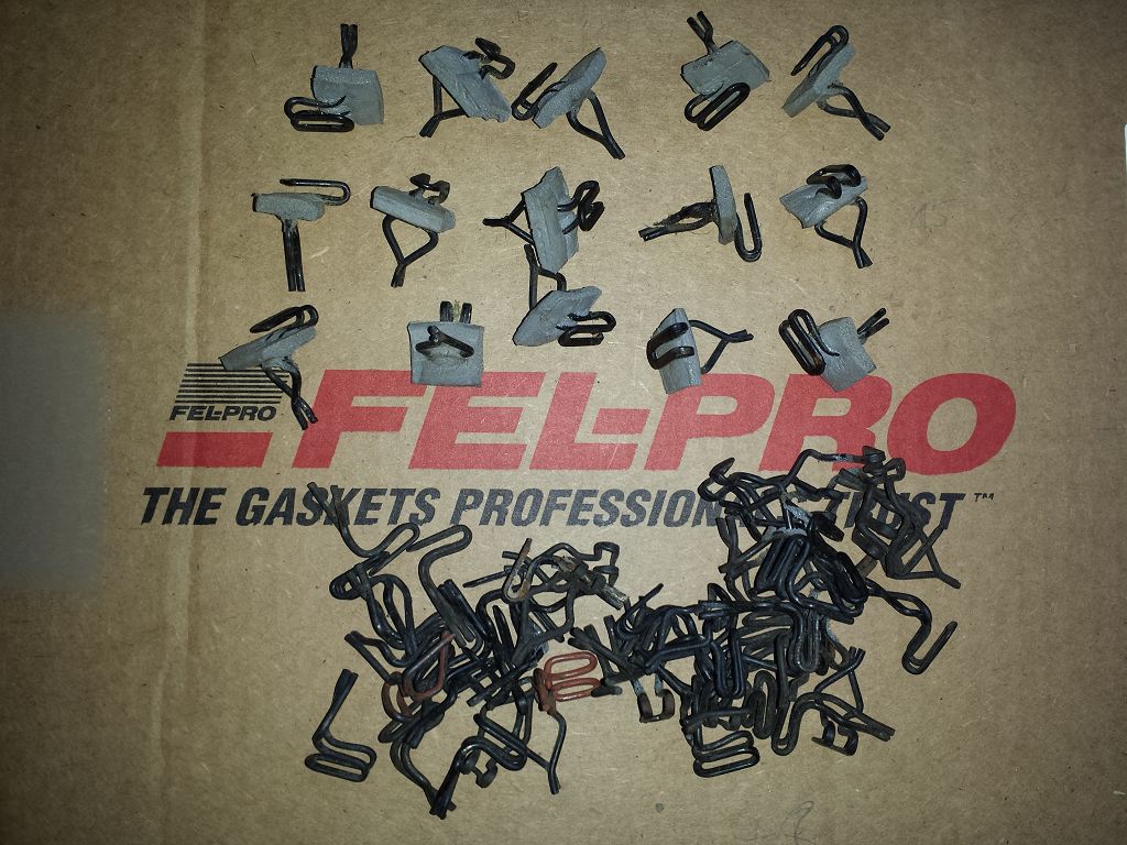 33 Stk. (2 Sätze) Clips für die Türverkleidung - 15 Euro