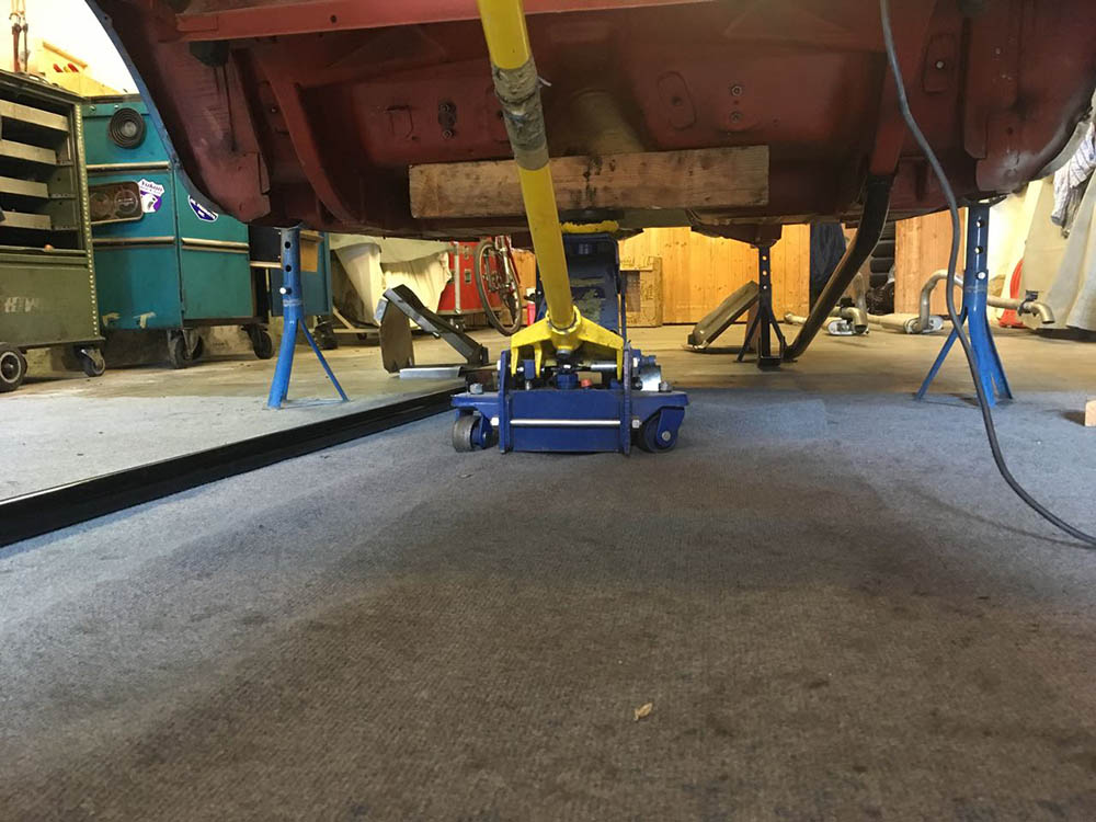 hier sieht man ansatzweise die sub frame connectors