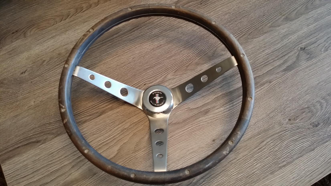 holzlenkrad mustang1.jpg