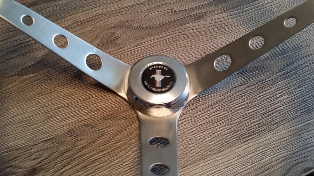 holzlenkrad mustang2.jpg