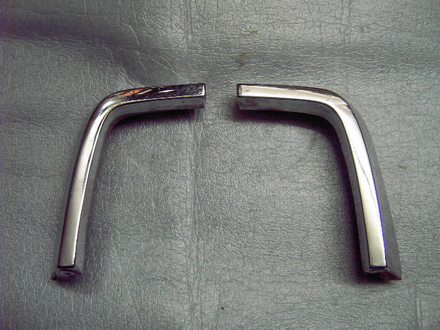 71-73 Kotflügelhörner Chrom.JPG