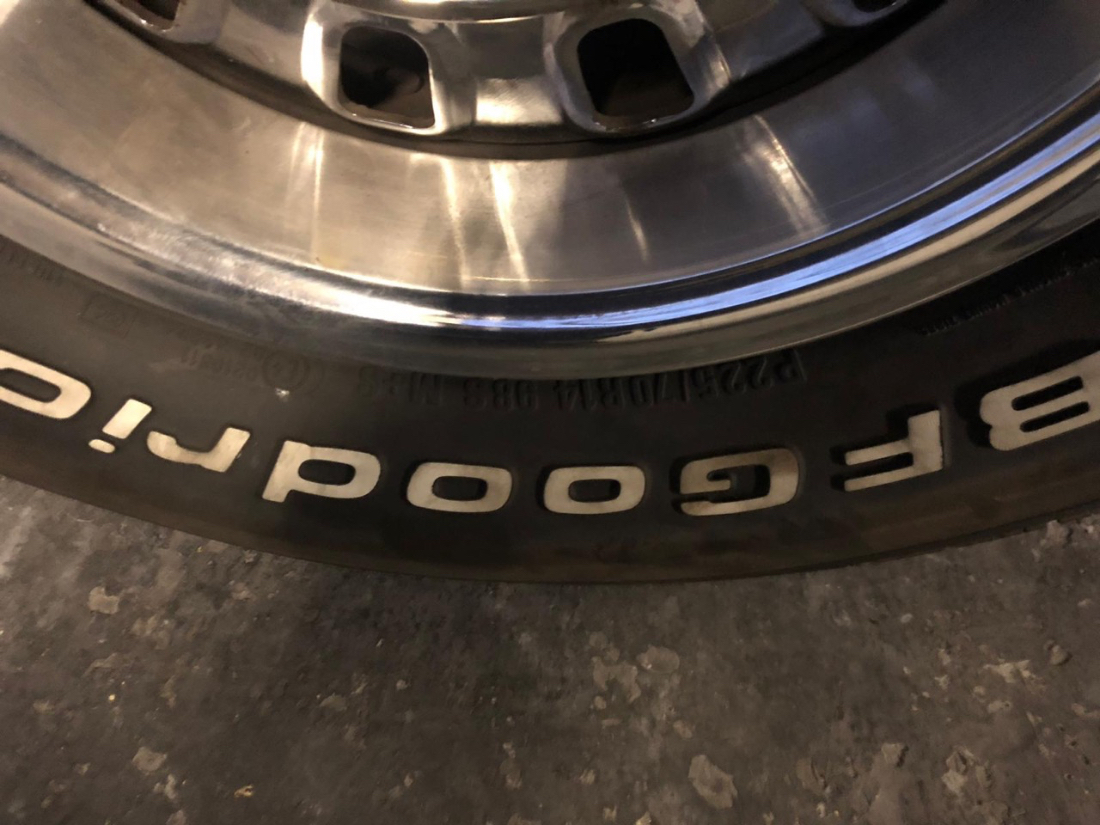 wheel close up with dimensions.jpg