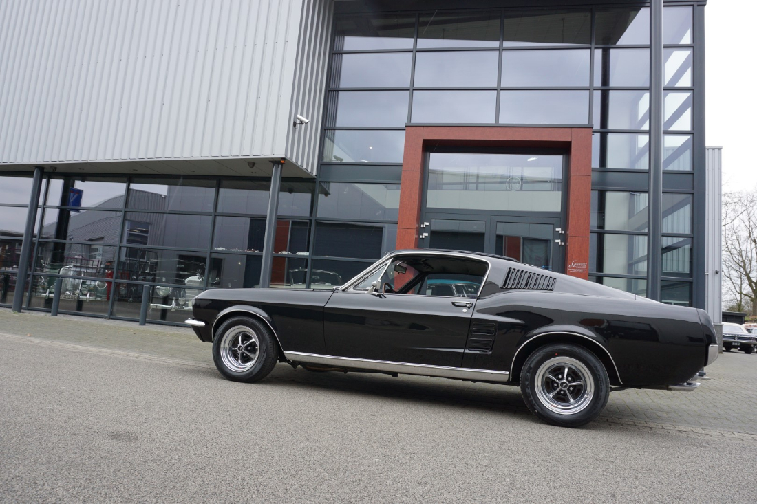 ford-mustang-fastback-1100_7.jpg