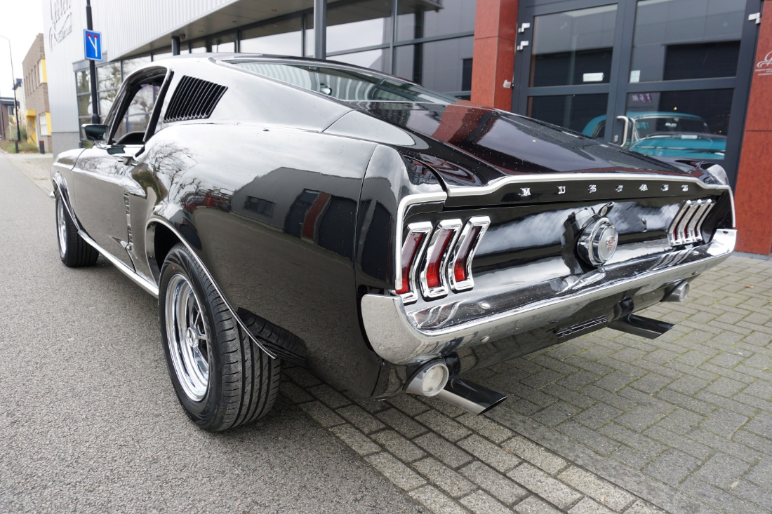 ford-mustang-fastback-1100_8.jpg