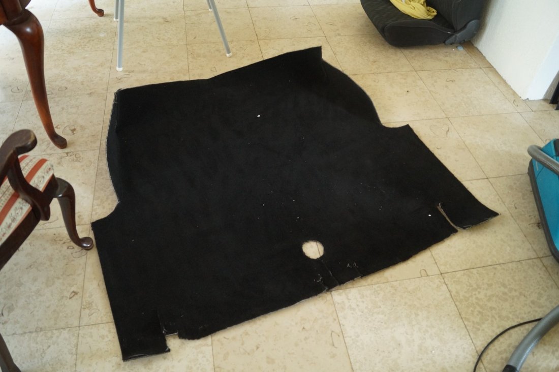 2019-08-01 11-26 Mustang Teppich für Kofferraum 5.JPG