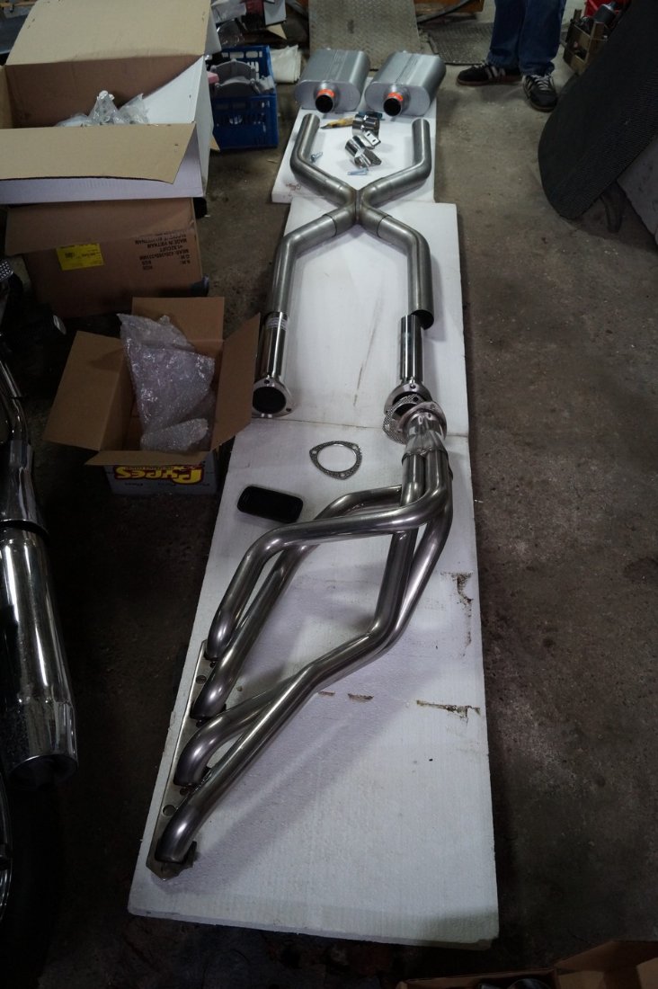 2016-05-10 16-53 Mustang Auspuffanlage 1.JPG