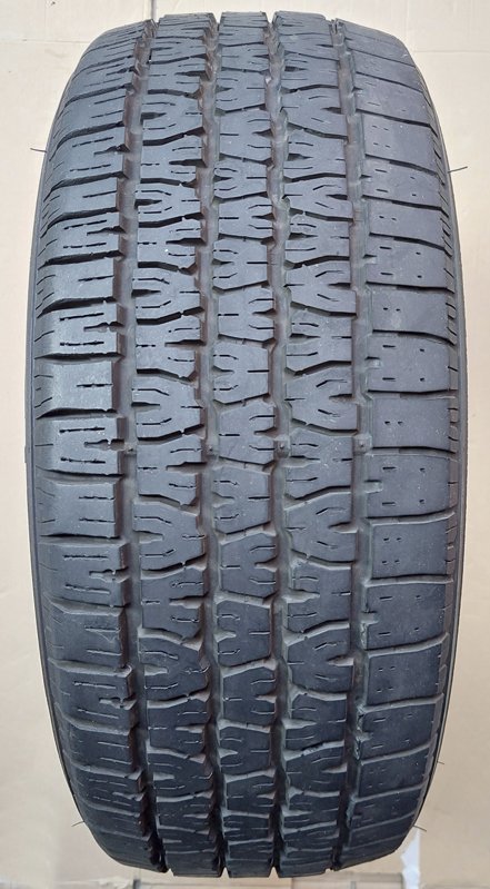 Reifen 205/60 R15 mit 4,0-6,6 mm Restprofil