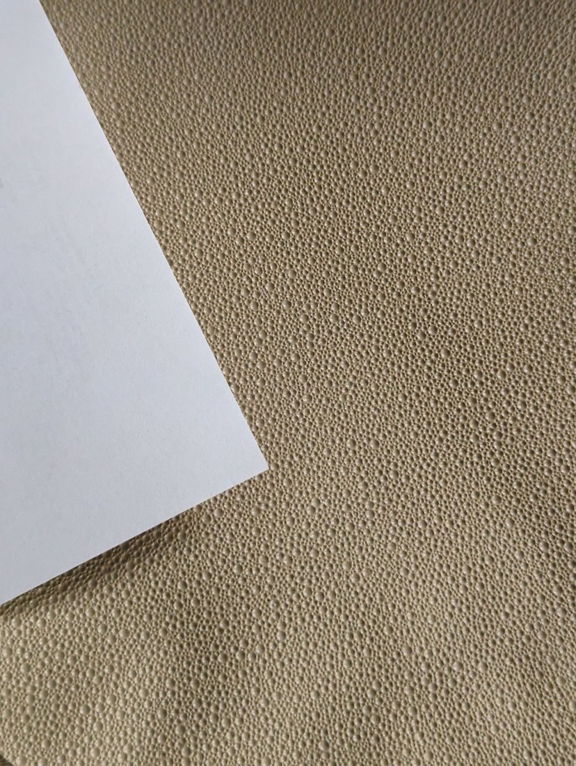 wie das mit Fotos immer so ist; mal Papier zum Vergleich