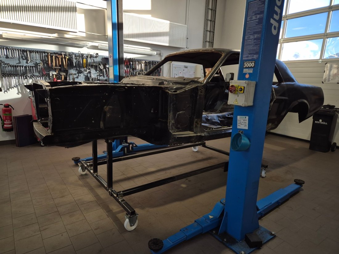 Mustang auf Gestell.jpg