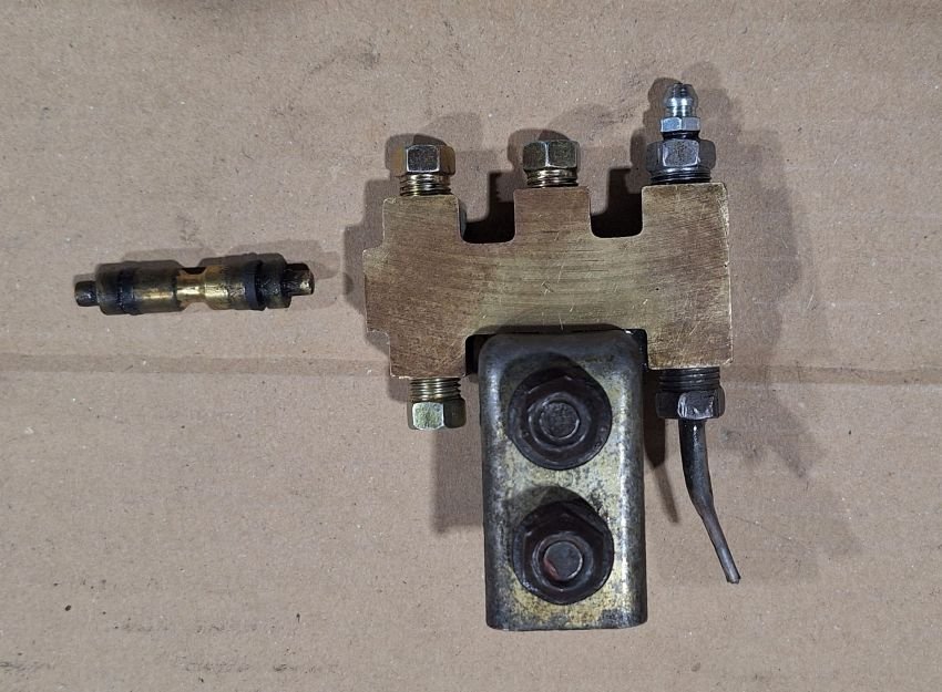 Brake Distr Block01.jpg