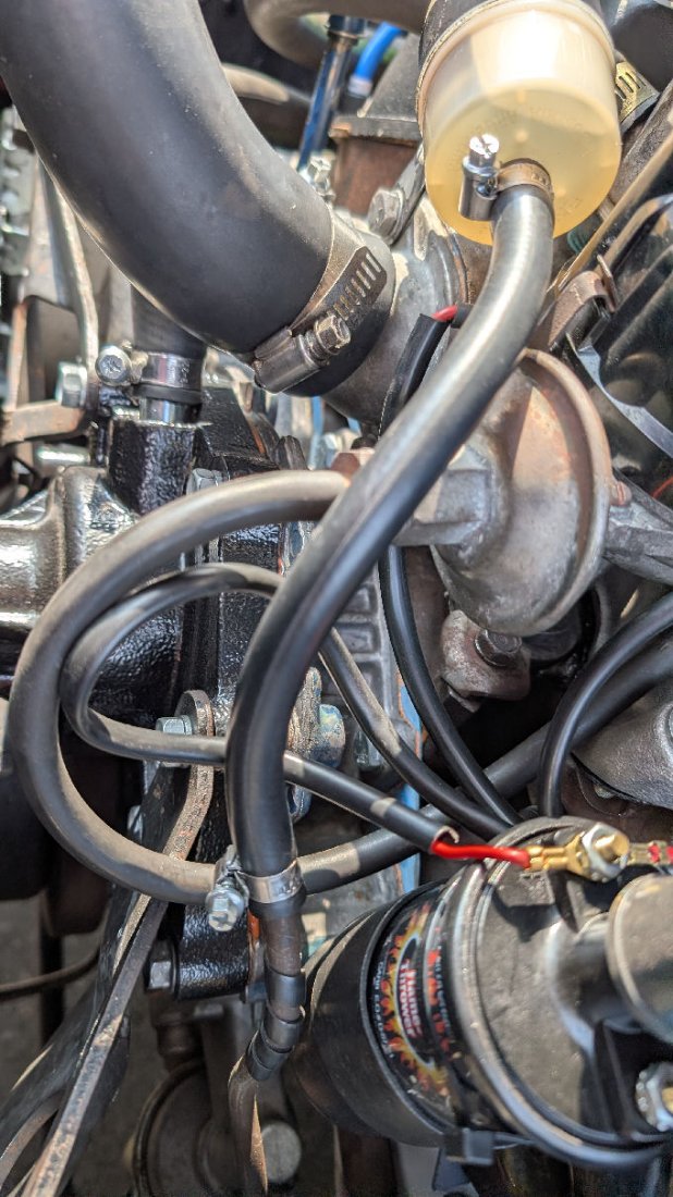 mustang_spritanschluss_pumpe_filter.jpg
