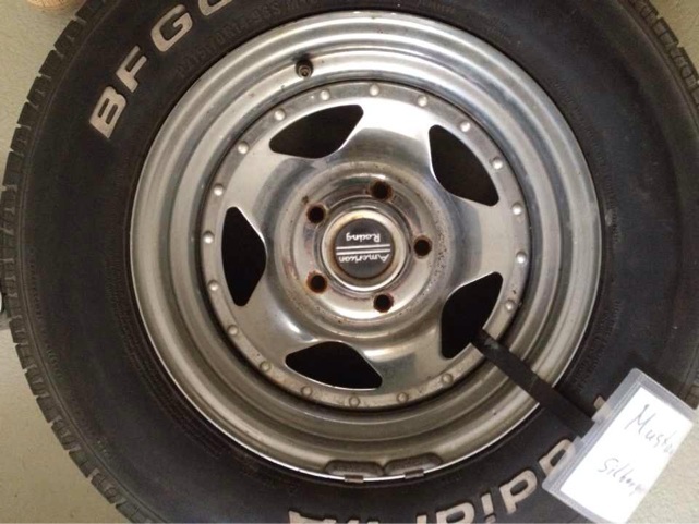 14 zoll felgen american racing gebraucht, crom nicht mehr so toll mit reifen 215 , eine mittelkappe fehlt . 60 euro vb