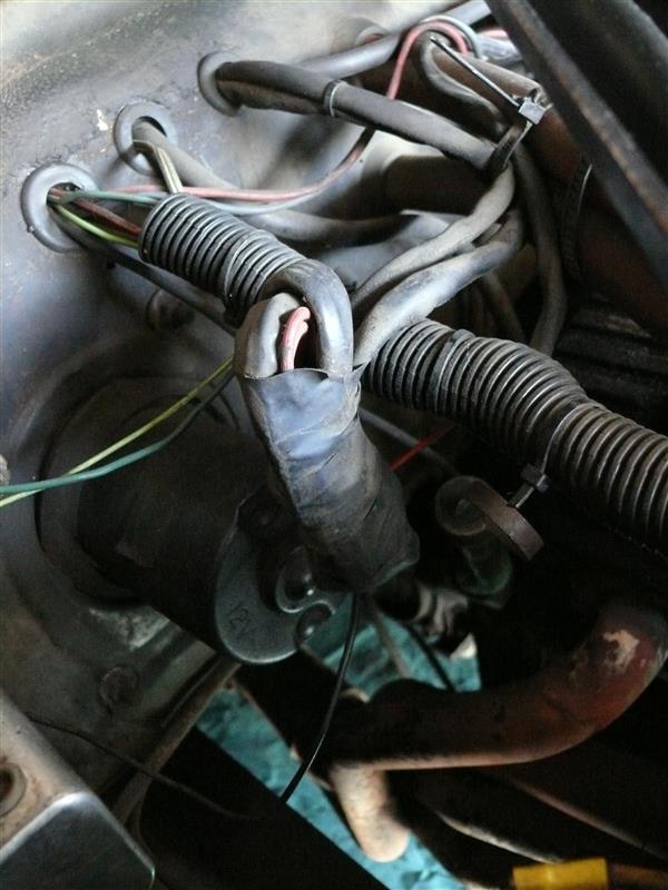 Hier ist das Kabel der MSD anlage zum Motorraum