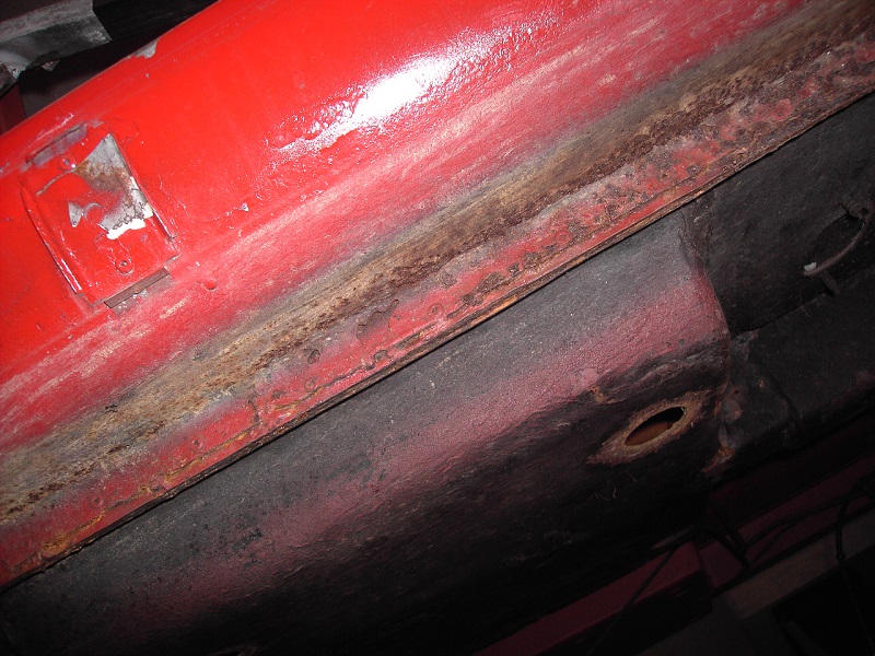 Aussenschweller Li genietet-Rost.jpg