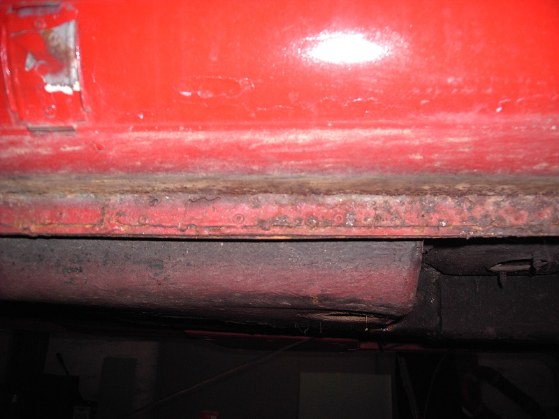 Aussenschweller Li genietet+Rost.jpg