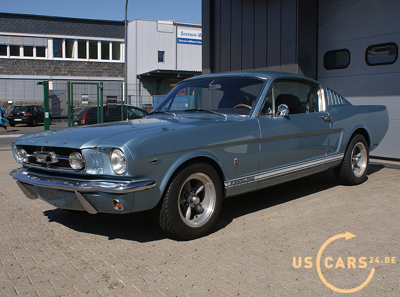 mustang fastback blau.jpg